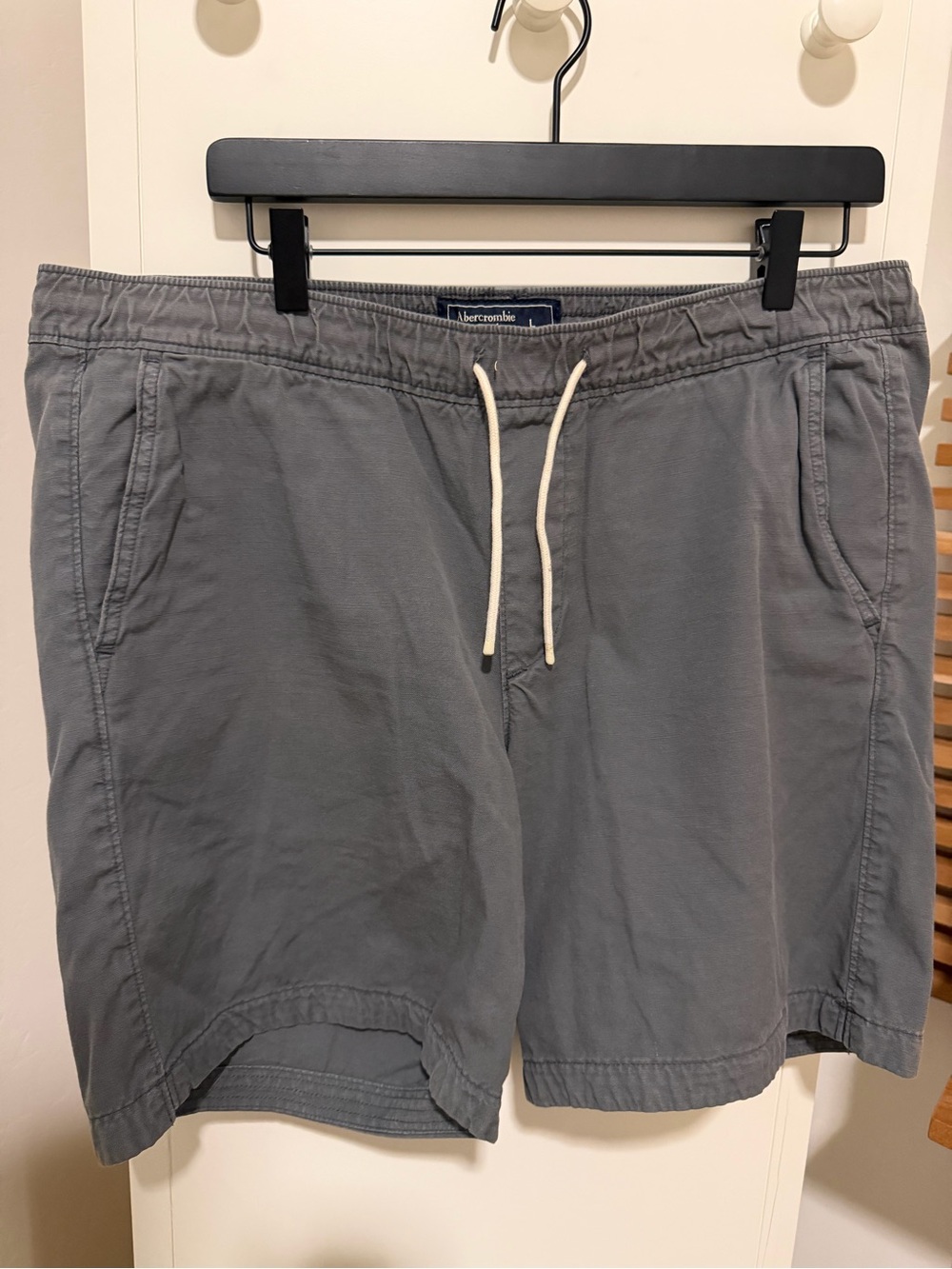 Abercrombie & Fitch Men's Charcoal Gray Drawstring Athletic Shorts